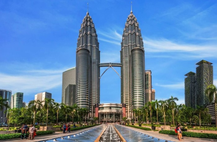 10 самых известных небоскребов в мире, побывать на вершине которых - настоящая мечта