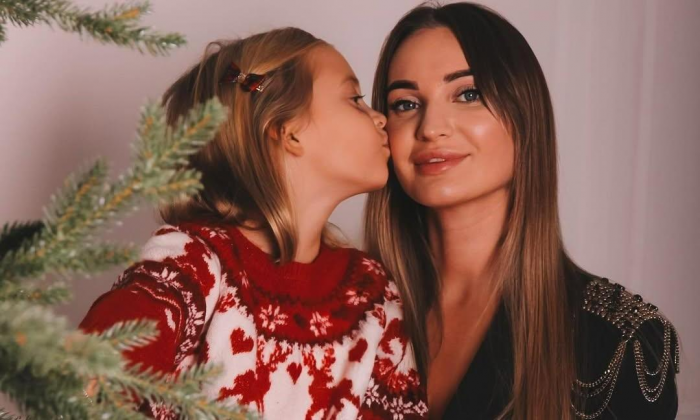 Блогер Юлия Бурцева скончалась во время пластики в московской клинике: в Италии у нее осталась 9-летняя дочь