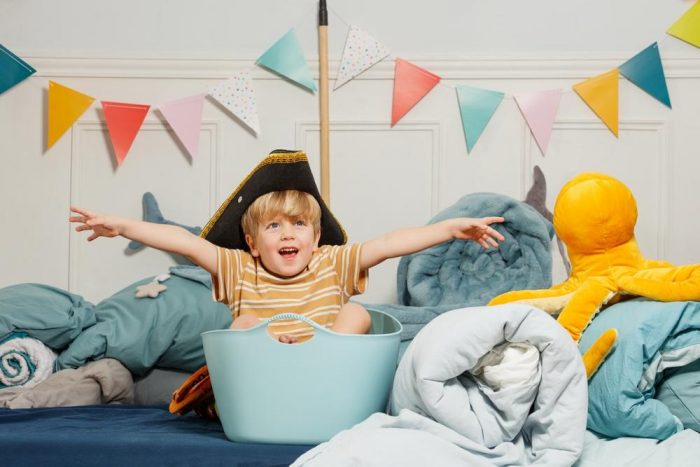 «Горячо-холодно», «Салон красоты» и «Доктор»: 10 ленивых игр для уставших родителей