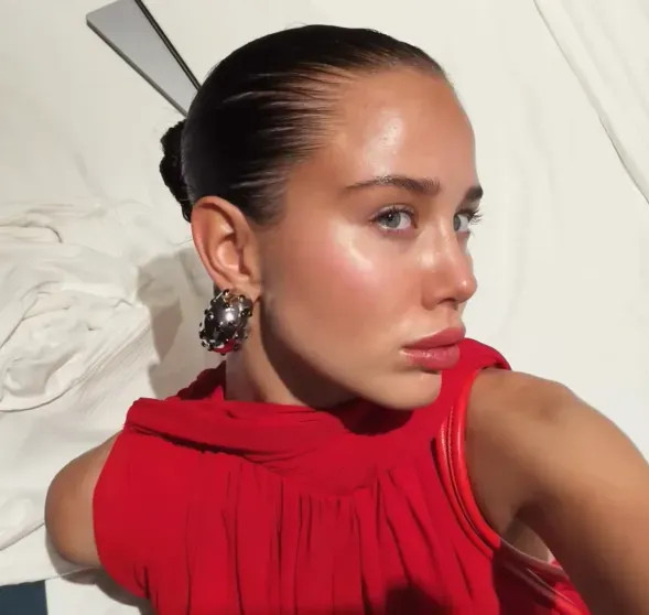 Карнавалы, Байкал и много бикини: как и где отдыхают Виктория Исакова, Юлия Вавилова, Аврора Киба и Надежда Оболенцева