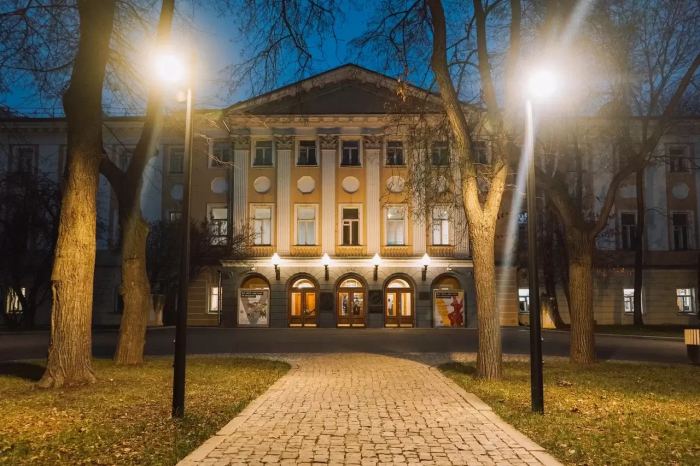 Весенний променад: Французская ярмарка у Остермана