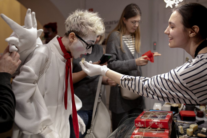 Весенний променад: Французская ярмарка у Остермана