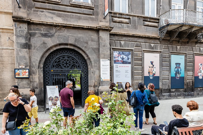 Старше Рима и дружелюбнее мегаполисов. Что притягивает туристов в Ереван и чем там заняться?