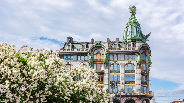 Бестиарий на фасаде: кто и зачем поселил гаргулий на стенах Петербурга