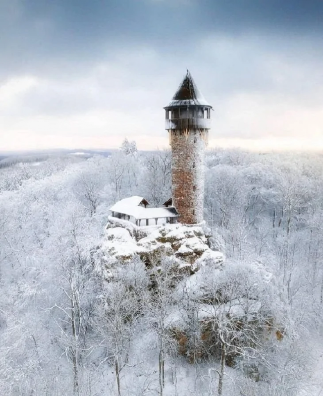 Реальные места, которые выглядят как иллюстрация из книги сказок (20 фото)