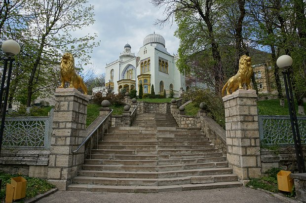 Куда поехать в апреле 2026 года? Отдых за границей и в России, на море и не только