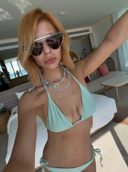 Карнавалы, Байкал и много бикини: как и где отдыхают Виктория Исакова, Юлия Вавилова, Аврора Киба и Надежда Оболенцева