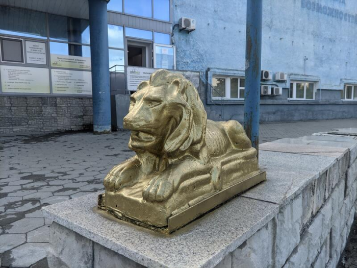 Что за лев этот тигр? Где в Барнауле притаились скульптуры царя зверей