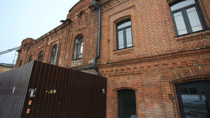 Знаменитые чугунные львы вернулись на фасад универмага дома купцов Суховых в Барнауле