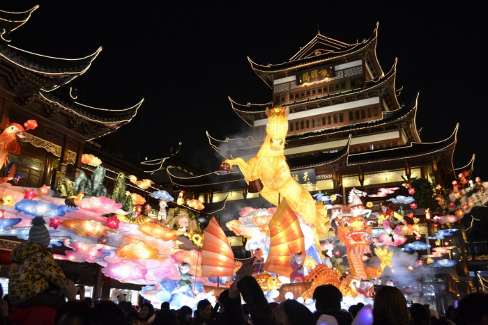 Шум, дзен и долг: как Новый год раскрывает культурный код Азии