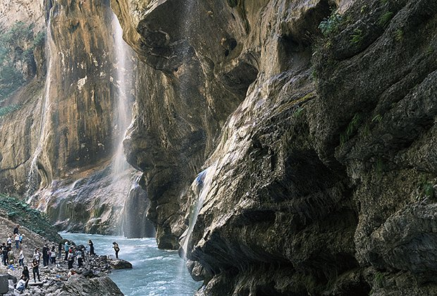 Отдых на Эльбрусе в зимний сезон 2025-2026: горнолыжные курорты, трассы и цены