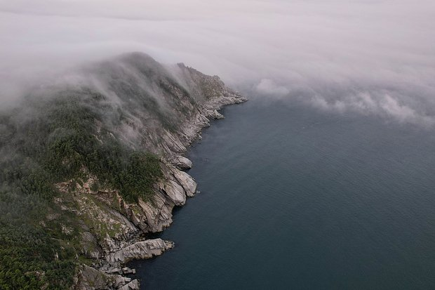 «Моих родных забрало море» Россиянин чудом выжил после 67 дней морского дрейфа на лодке. За что его хотят посадить на три года?