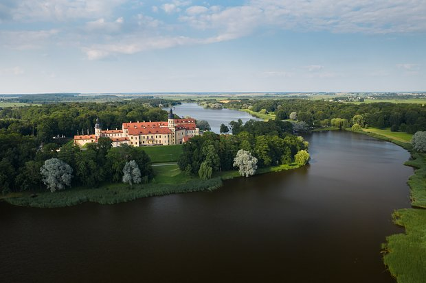 Куда поехать отдыхать летом 2026 года? Больше 20 направлений для отпуска в России и за границей