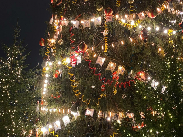 Тренд на уродливость дошел до новогодних игрушек в Петербурге