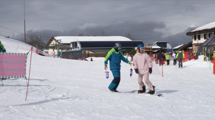 Черный список за урок на склоне: почему горнолыжные курорты штрафуют родителей за обучение детей