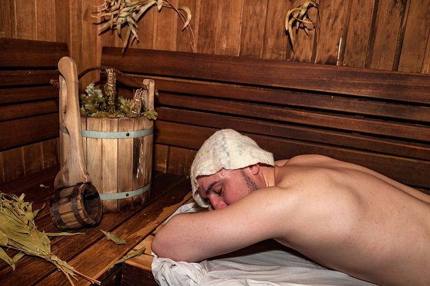 «Заваливают в сауну и в чем мать родила расползаются по полкам». Какие привычки немцев шокируют россиян?