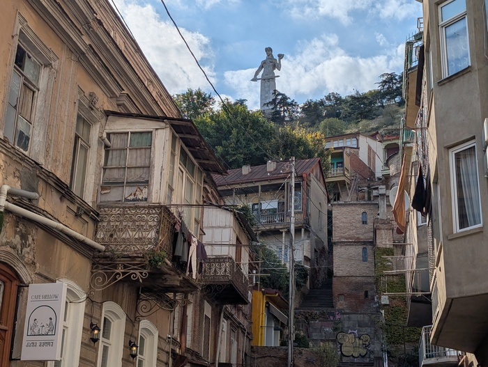 Как Я храбро гулял по Грузии 2: Усатый Дяденька, Катарские Инвесторы и Пойду спать