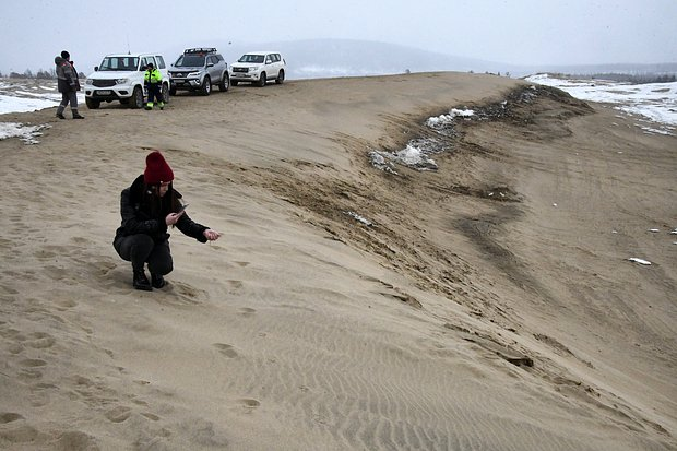 Горящие горы, поющие пески и розовое озеро. Где в России увидеть самые необычные природные явления?