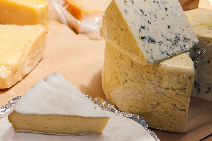 Москвичам рассказали о 10 лучших сырах на столичной ярмарке