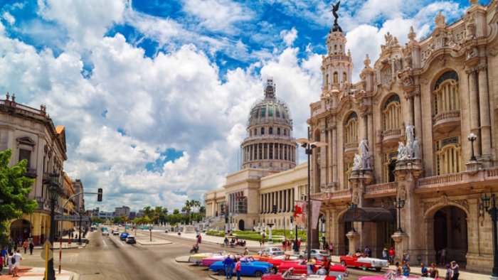 Российским туристам с путевками на Кубу предложат другие направления или вернут деньги