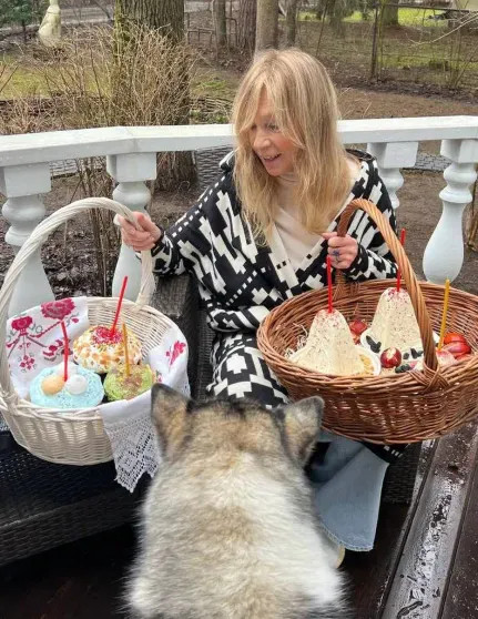 Корзины с цветами и фото из храма: как Виктория и Олег Шеляговы, Яна Рудковская, Татьяна Навка и другие звёзды отметили Пасху