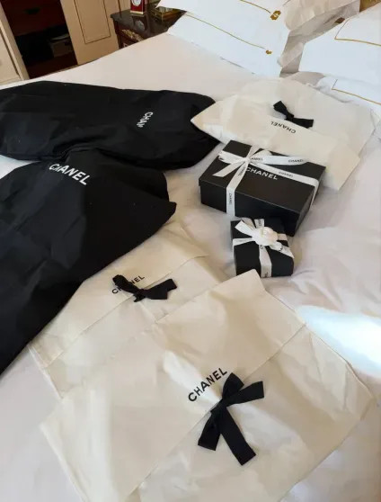 Круизы, бикини и выставки: где и как отдыхают Ксения Собчак, Кристина Романова с детьми, Виктория Лопырёва, Екатерина Климова и жена миллионера Инесса Шевчук