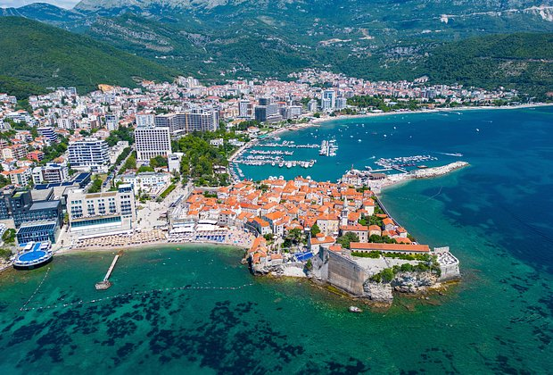 Отдых в Черногории в 2026 году: как добраться, где остановиться, что посмотреть, цены