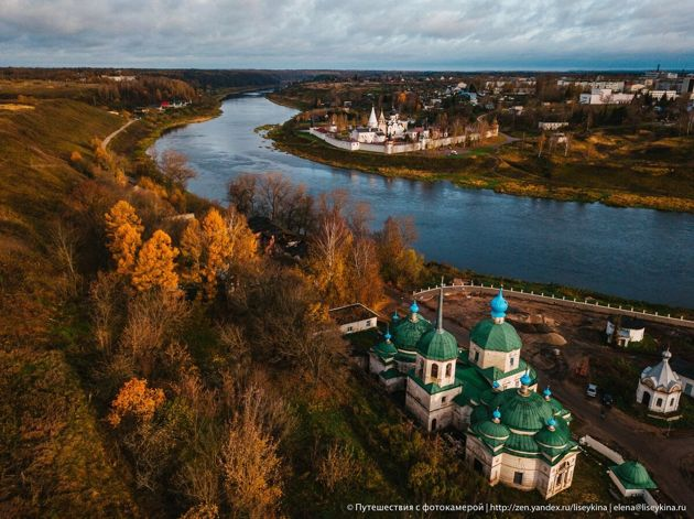 Давайте сегодня отправимс в большое осеннее путешествие по России и заглянем в самые дальние уголки