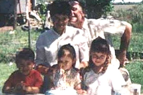 Сын пропавшей Ирины Усольцевой уверен, что исчезнувшая в тайге семья жива. Как по всему миру загадочно пропадают люди?