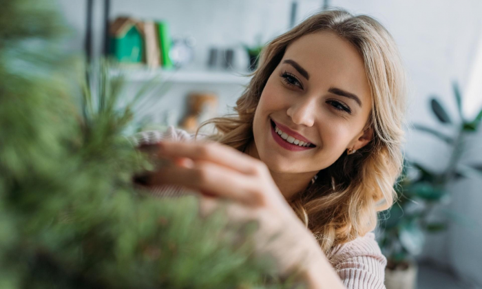 Опасно для жизни: 3 места в доме, куда нельзя ставить елку