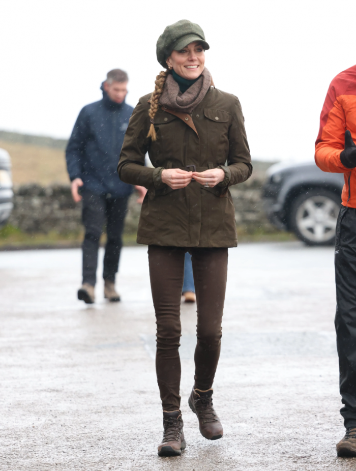 С необычной прической и в карамельном костюме: новый выход Кейт Миддлтон обсуждают в Сети