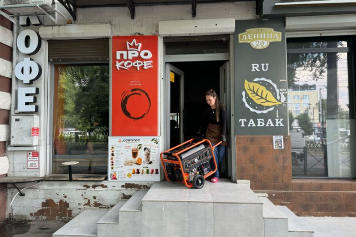 Как Крым переживает это лето. «Что нам война, жизнь — это счастье»