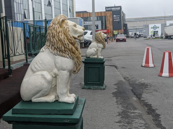 Что за лев этот тигр? Где в Барнауле притаились скульптуры царя зверей