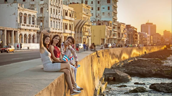 Готовы окунуться в мир познавательных приключений, солнца и безмятежных пляжей? Тогда отправляйтесь