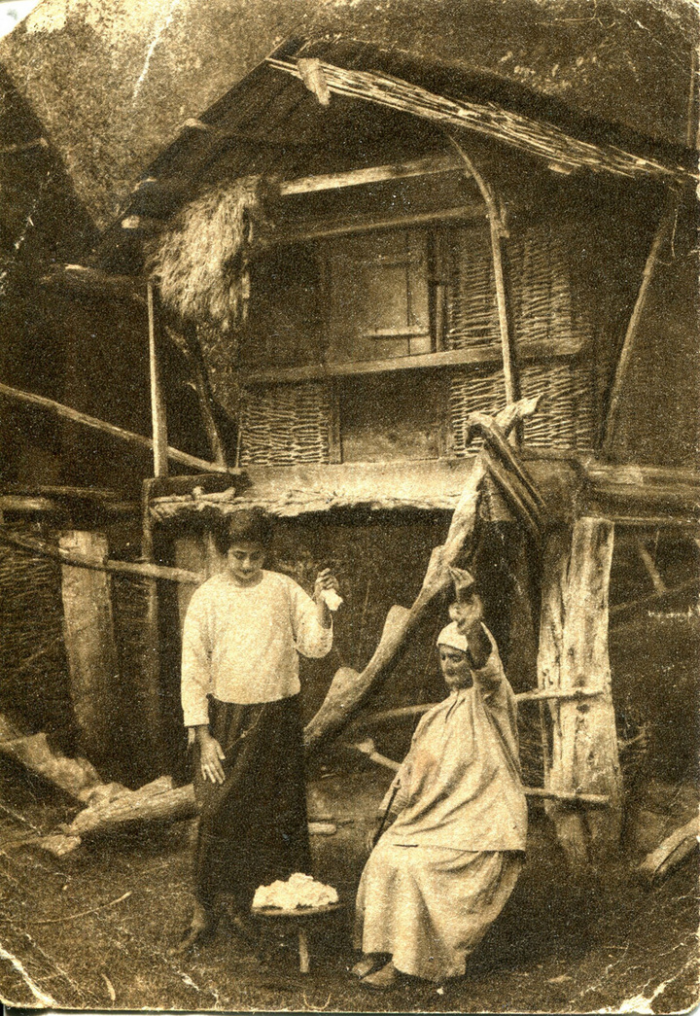 Осязаемая память: о чем могут рассказать старые открытки