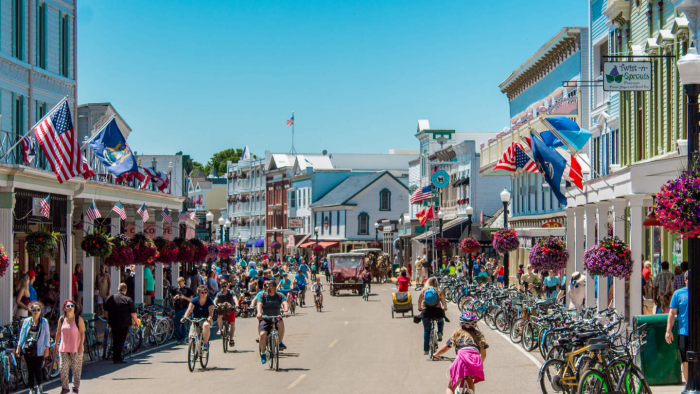 Пешком, на лодке или на осле: 9 мест, где нельзя ездить на машине