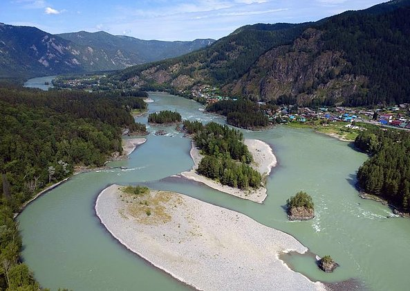 Куда поехать отдыхать летом 2026 года? Больше 20 направлений для отпуска в России и за границей