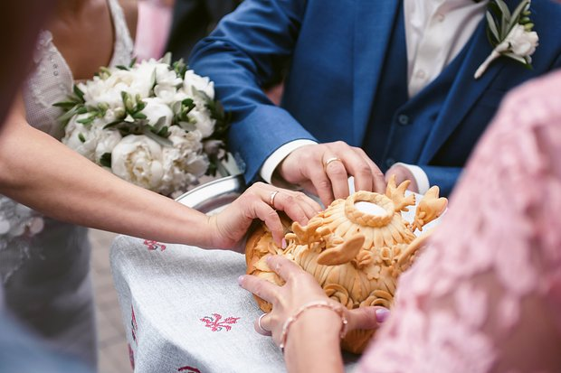 Как праздновать свадьбу в 2025-2026 годах? Современные традиции и актуальные старинные обычаи