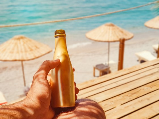 «Казалось, что это ребенок-алкаш, а я взрослая 30-летняя женщина» Как совместный отпуск разрушает отношения?