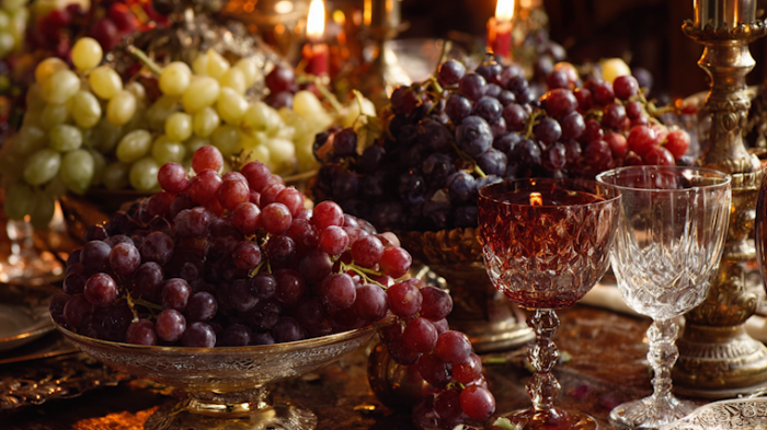 Битая посуда и смена имени: самые удивительные традиции народов мира на Новый год