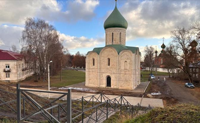 Варвары-«улучшатели» жемчужину Золотого кольца закатали в асфальт