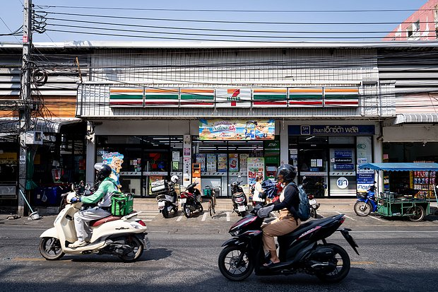 Мармелад от запора и таблетки со сколопендрой. Почему обычный тайский супермаркет стал культовым у россиян