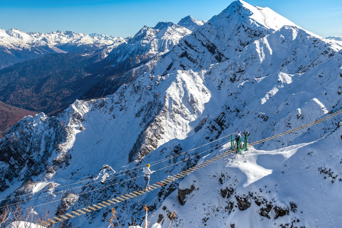 От игольчатого льда Байкала до степных тюльпанов: 8 идей для путешествий этой весной