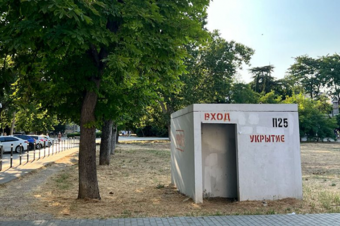 Как Крым переживает это лето. «Что нам война, жизнь — это счастье»
