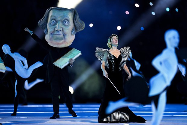 Танцующие кофеварки, декольте Марайи Кэри и путешествие во времени. Самые яркие кадры церемонии открытия зимней Олимпиады-2026