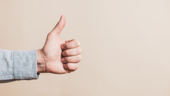 Откуда на самом деле появился жест «большой палец вверх»