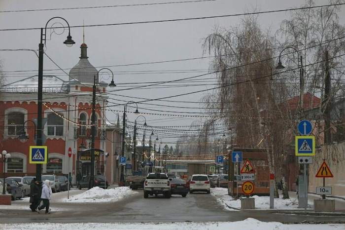 Барнаул сияет: на улице Льва Толстого завершается монтаж светового потолка