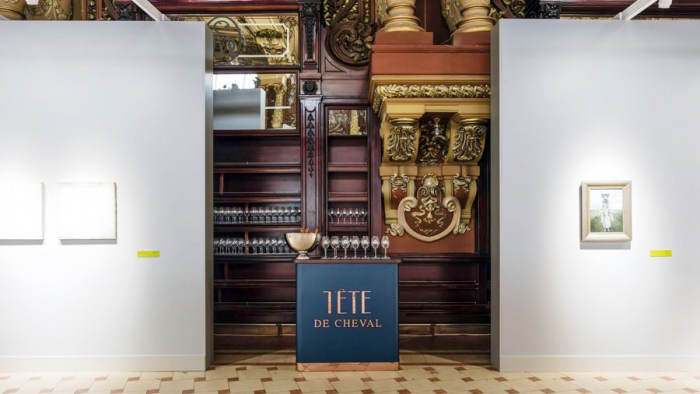 Cosmoscow: куратор из Африки, ренессанс фотографии и лиминальные пространства, или Как «Елисеевский» стал арт-салоном