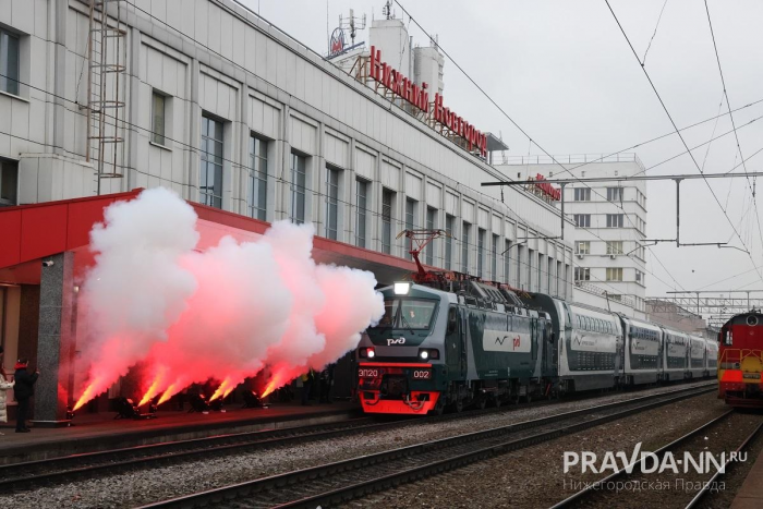 Первый «Валдай» причалил к плавучей платформе на Окской набережной Дзержинска
