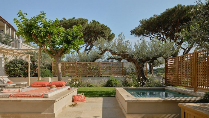 Белый мрамор и терраса с джакузи от 3000 евро в сутки: как выглядит отель, в котором снимут 4-й сезон «Белого лотоса»